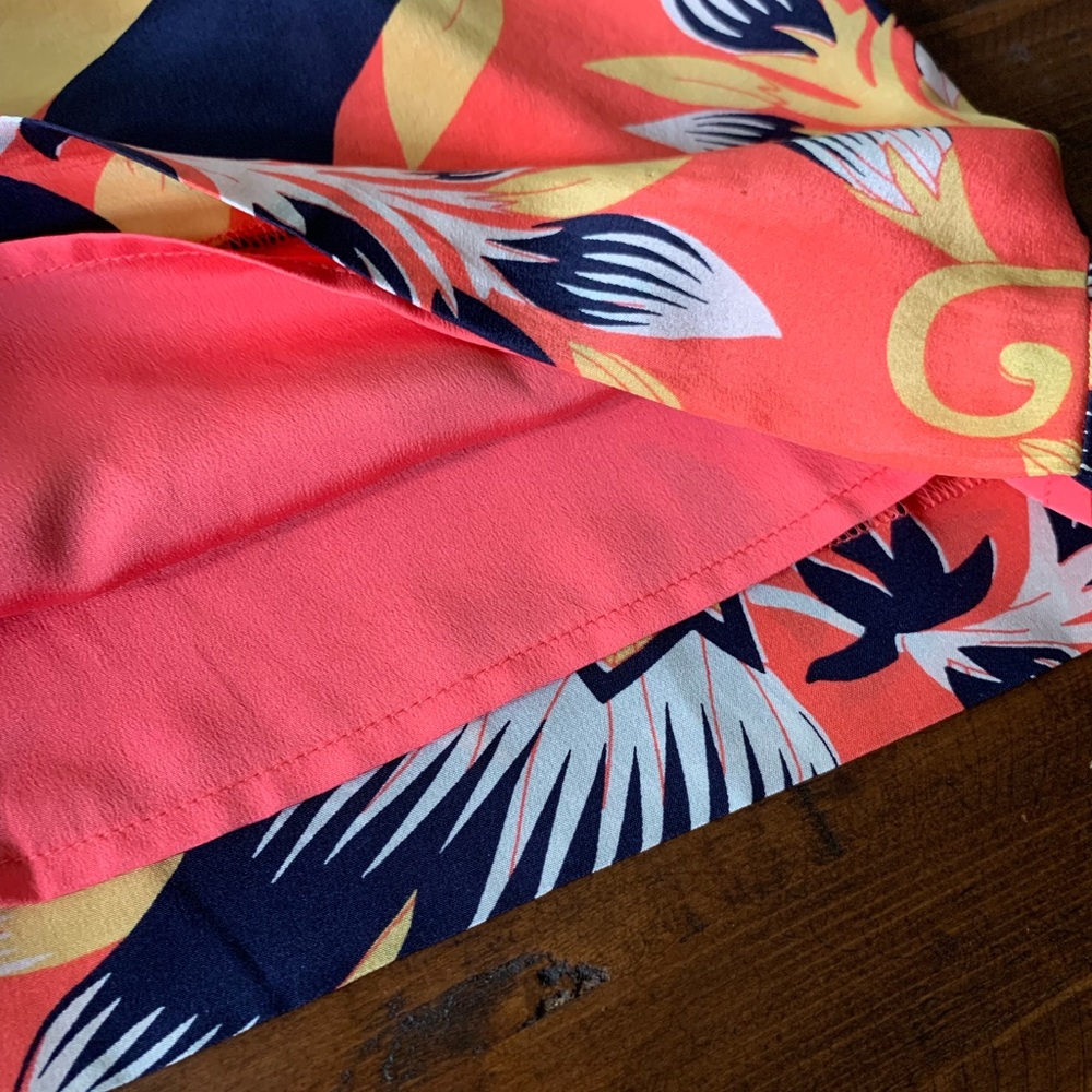 J Crew Twist Back Hibiscus Top - Picture 4 of 8